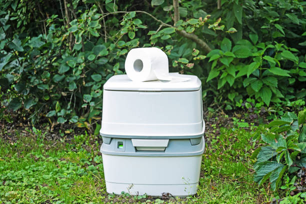 Best Portable toilet rental cost  in Holland, TX